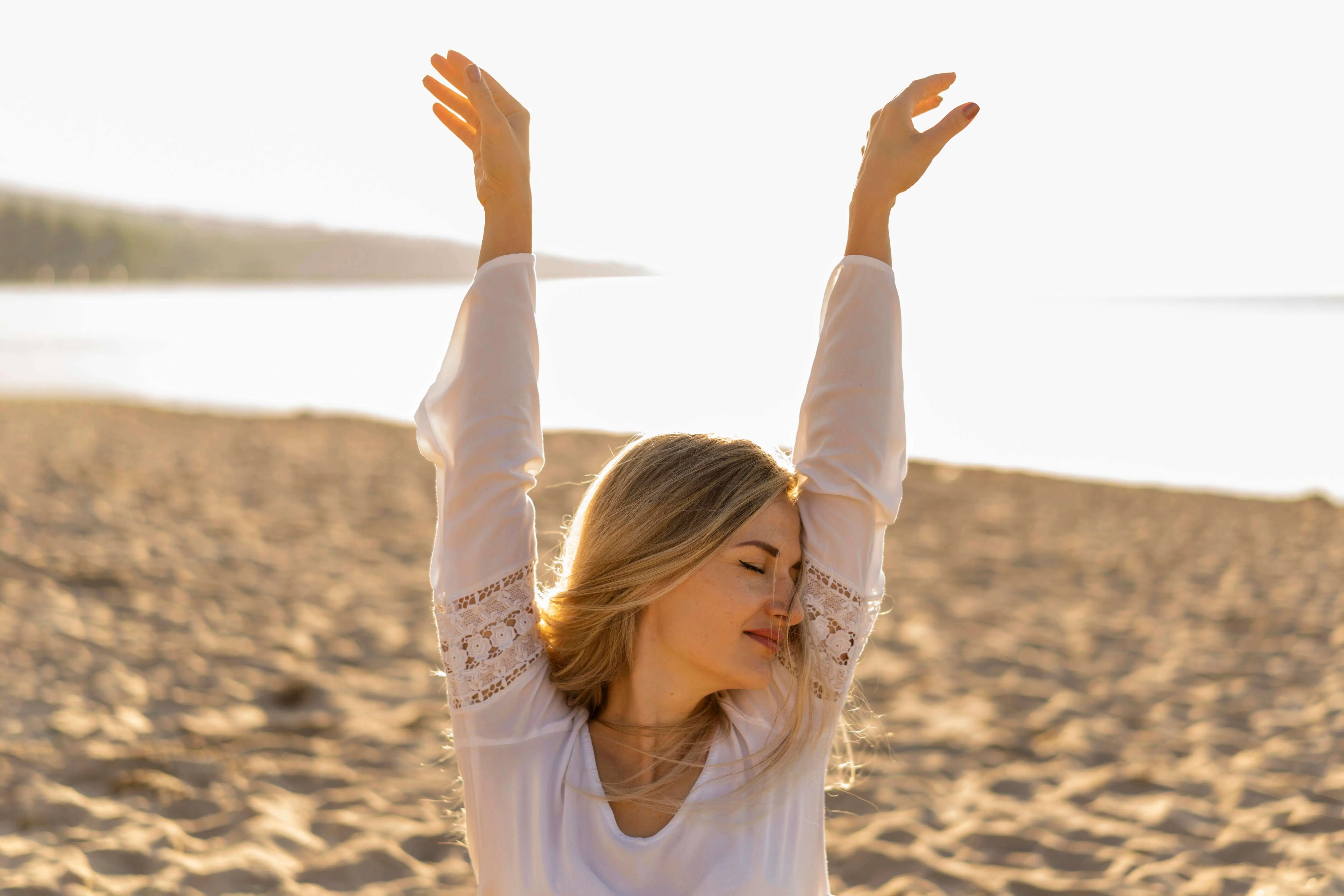 Front View Woman Carefree Woman Beach 1
