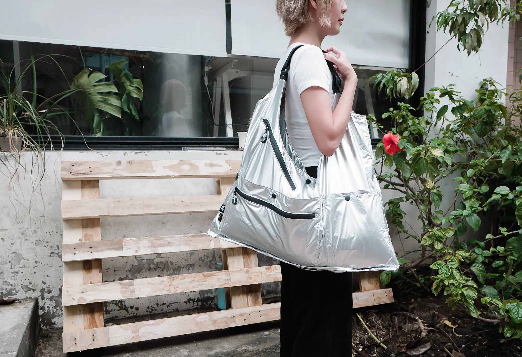 圖11 0km美術館商店｜聯名商品販售｜whyixd × Dr.wilds 聯名翻轉背心包02