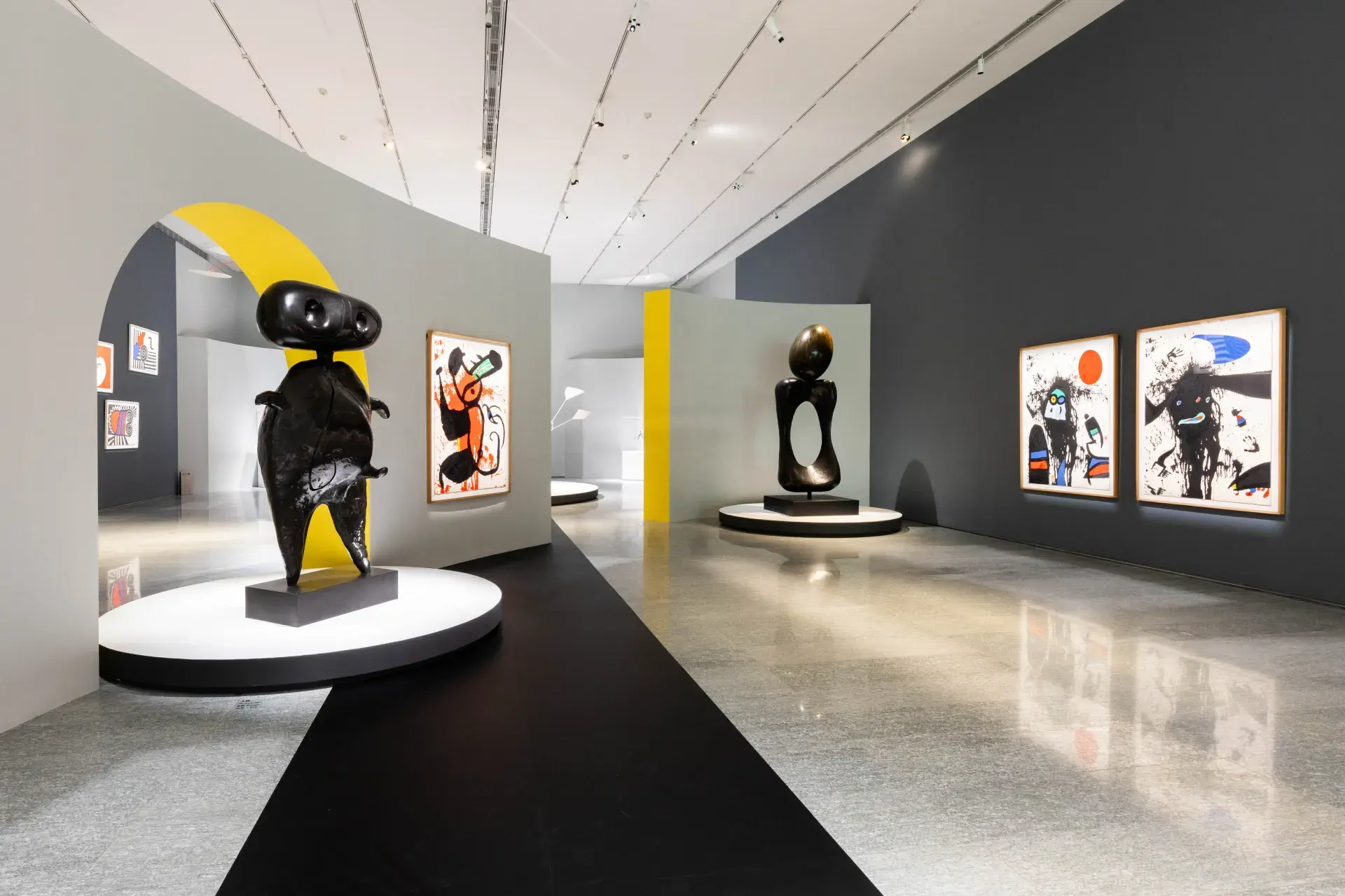 圖三：米羅青銅雕塑同步現身「步入永恆：賈科梅蒂、米羅、考爾德」展。