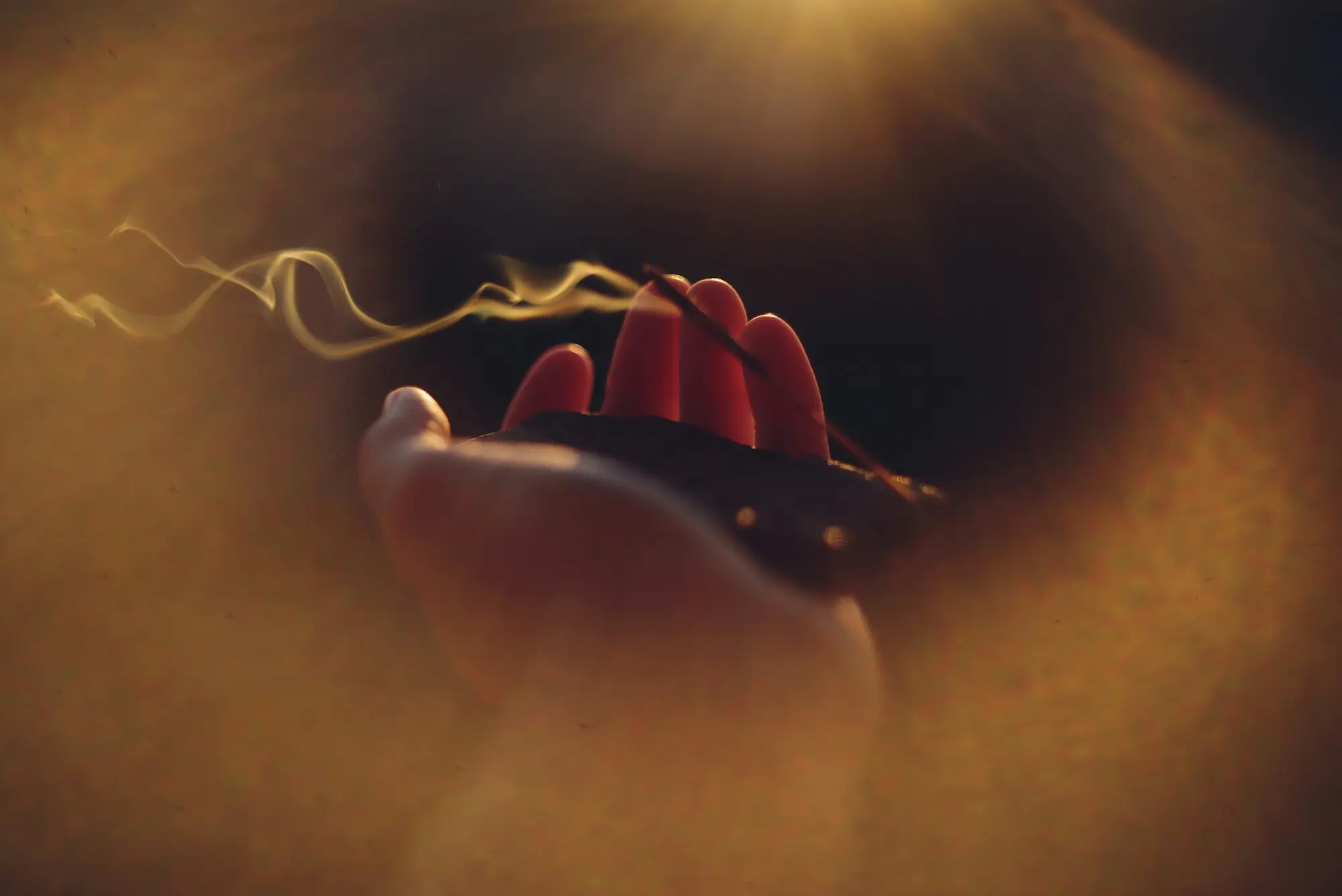 台灣這座島嶼獨特的地殼能量與山海交會，本身就是一個巨大的療癒場。不必遠求，以下為妳盤點五處在社群與修煉圈中評價極高、且各具能量特質的台灣修行祕境，開啟妳的「從心學習」之旅。